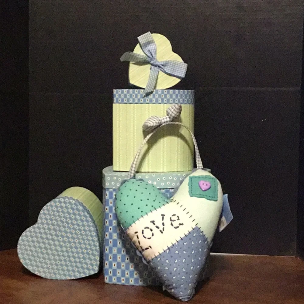 HOLLY HOBBIE Vintage  2004 Stackable Heart Boxes‎ and Hanging 